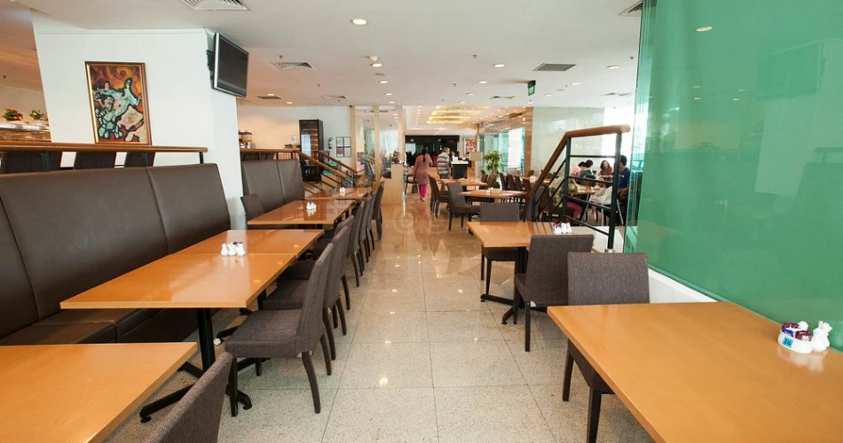Hotel Royal Queens Singapore – A 4-Star Stay in the Heart of Bras Basah